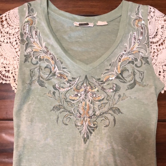 Miss Me V-neck Tee - Picture 2 of 4